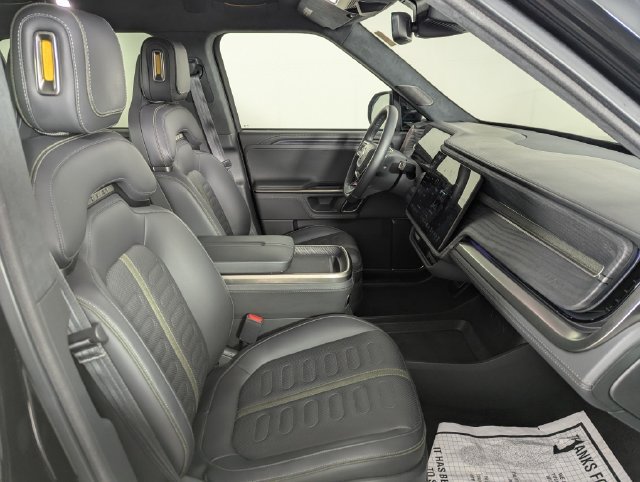 Used 2023 Rivian R1T Adventure Dual AWD/4WD image 23
