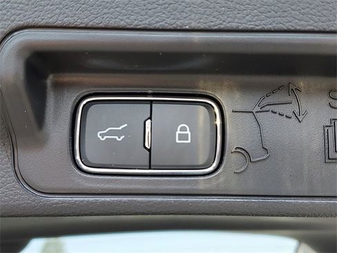 Used 2025 Ford Explorer Active w/ Active Comfort Package image 19