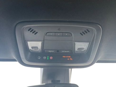 Used 2022 Chevrolet Traverse LT AWD/4WD image 21