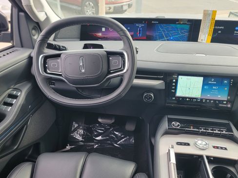 New 2025 Lincoln Navigator Reserve image 12