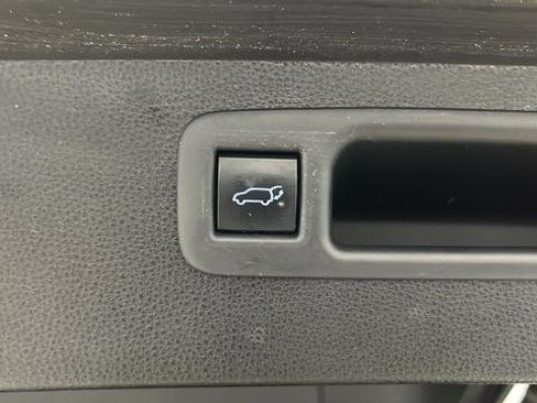 Used 2022 Toyota Highlander XLE AWD/4WD image 30