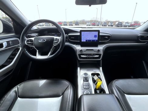 Used 2023 Ford Explorer XLT w/ Equipment Group 202A image 13