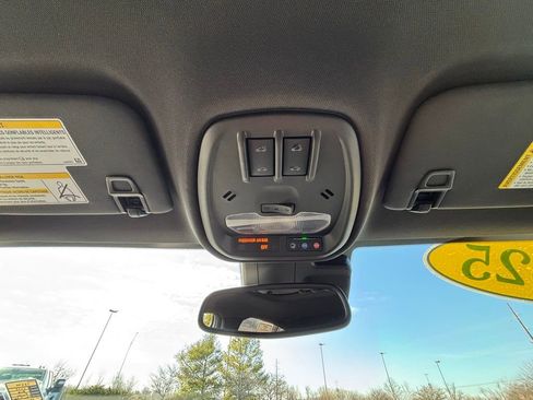 Used 2025 Buick Envista Avenir image 37