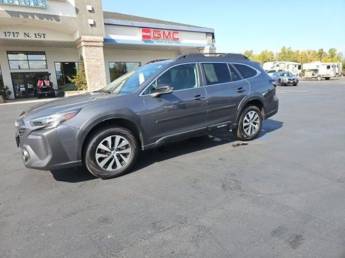 Used 2025 Subaru Outback Premium image 42