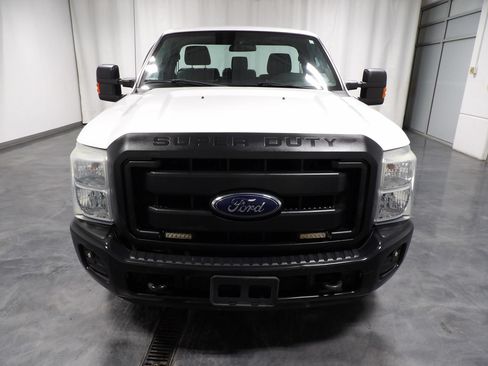 Used 2016 Ford F250 XL w/ Power Equipment Group RWD image 4