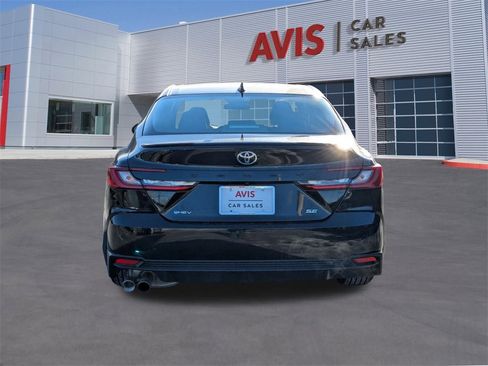 Used 2025 Toyota Camry SE image 5