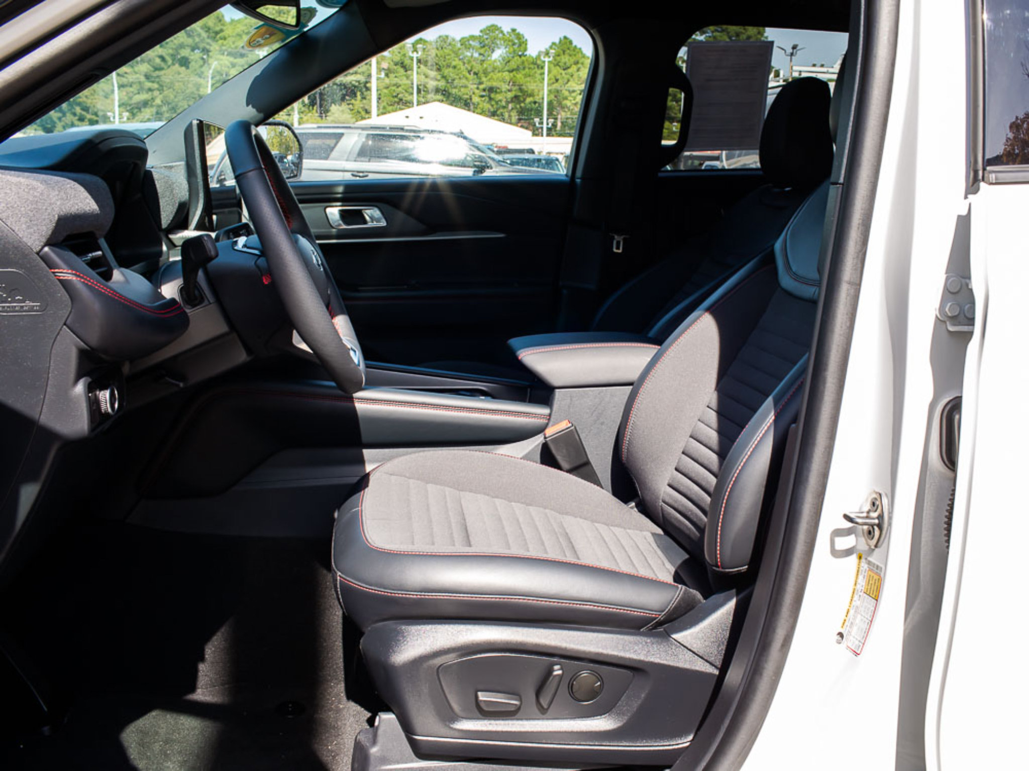 Used 2026 Ford Explorer ST-Line w/ ST-Line Street Pack AWD/4WD image 19