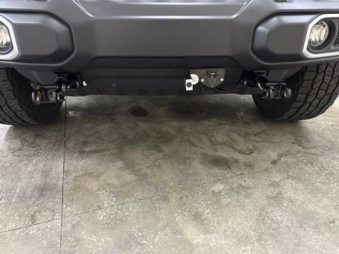 Used 2019 Jeep Wrangler Unlimited Sahara w/ Uconnect 4C Nav & Sound Group AWD/4WD image 6