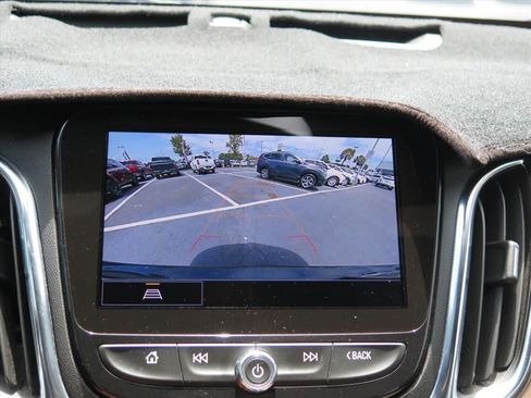 Used 2022 Chevrolet Equinox Premier w/ LPO, Floor Liner Package FWD image 13