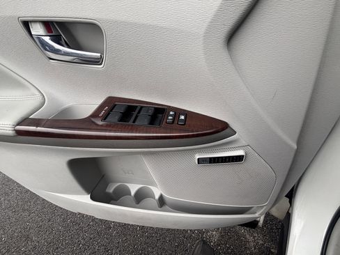 Used 2009 Toyota Venza AWD image 18