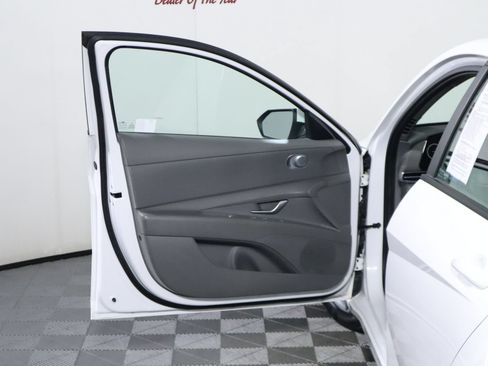 Used 2024 Hyundai Elantra SEL FWD image 18