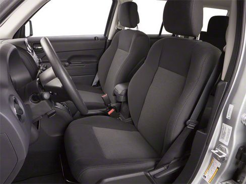 Used 2010 Jeep Patriot Latitude FWD image 11