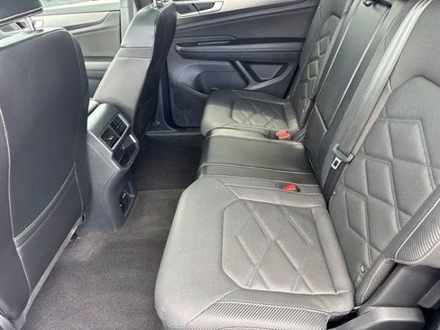Used 2024 Volkswagen Atlas Cross Sport SE w/ Panoramic Sunroof Package AWD/4WD image 25