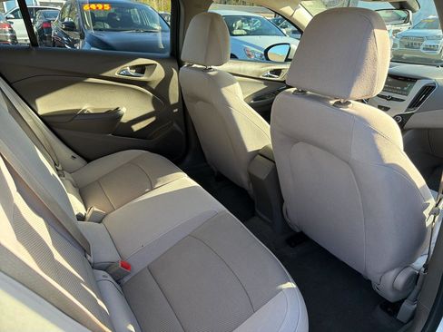 Used 2018 Chevrolet Cruze LS image 11