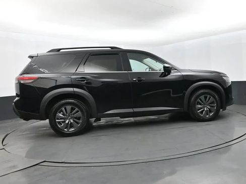 Used 2024 Nissan Pathfinder SV FWD image 4