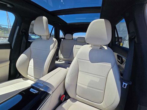 Used 2026 Mercedes-Benz GLC 300 4MATIC image 21