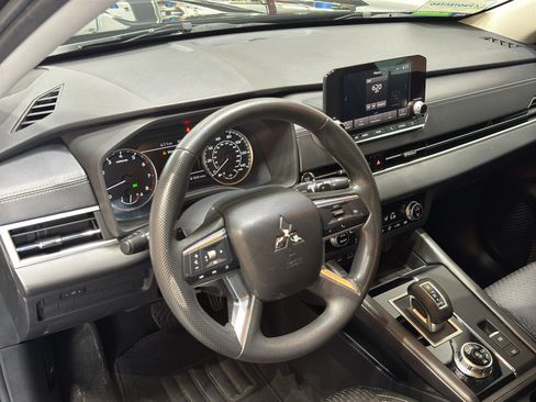 Used 2022 Mitsubishi Outlander ES AWD/4WD image 15
