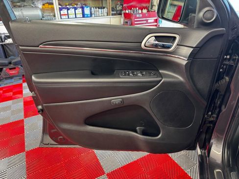 Used 2020 Jeep Grand Cherokee Limited image 15