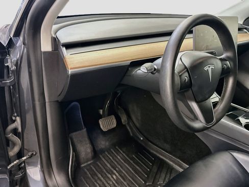 Used 2021 Tesla Model Y Long Range AWD/4WD image 17