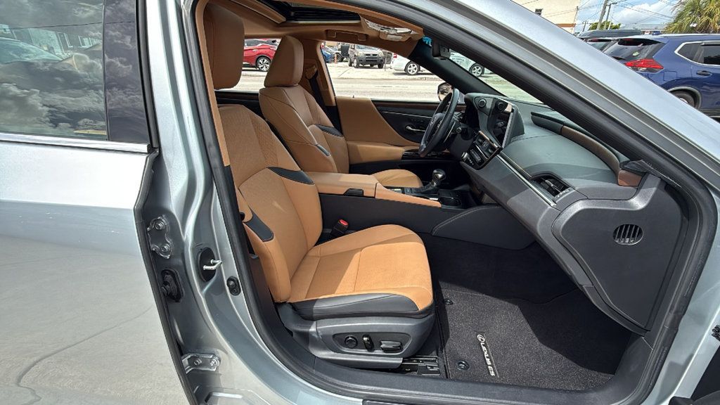Used 2023 Lexus ES 300h w/ Premium Package FWD image 43