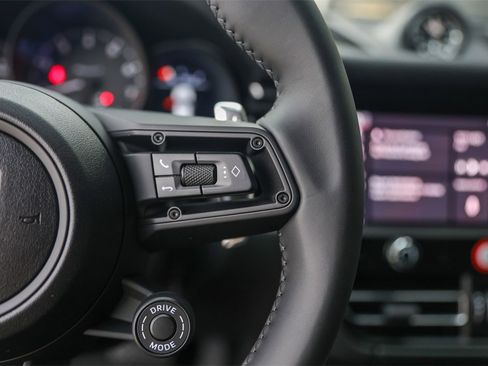 Certified 2025 Porsche Macan Turbo image 13