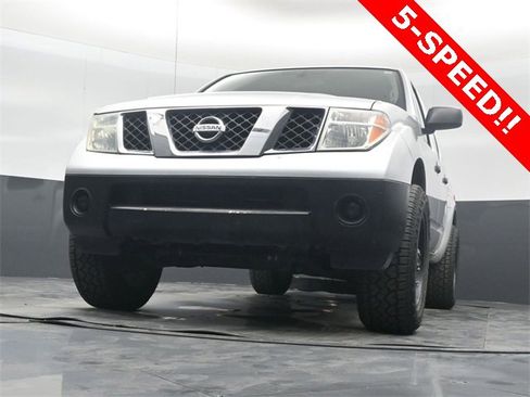 Used 2012 Nissan Frontier S image 40