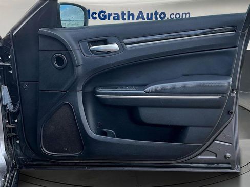 Used 2016 Chrysler 300 Limited w/ Driver Convenience Group image 27