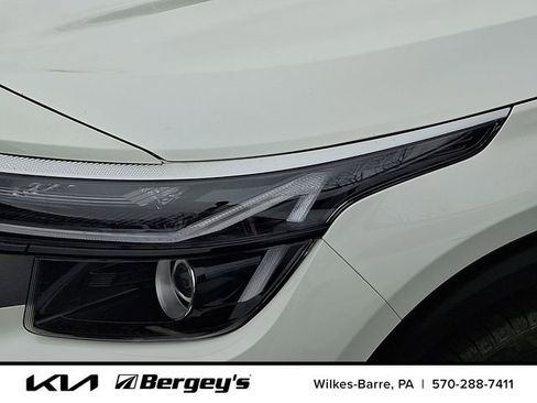 Certified 2024 Kia Seltos EX AWD/4WD image 10
