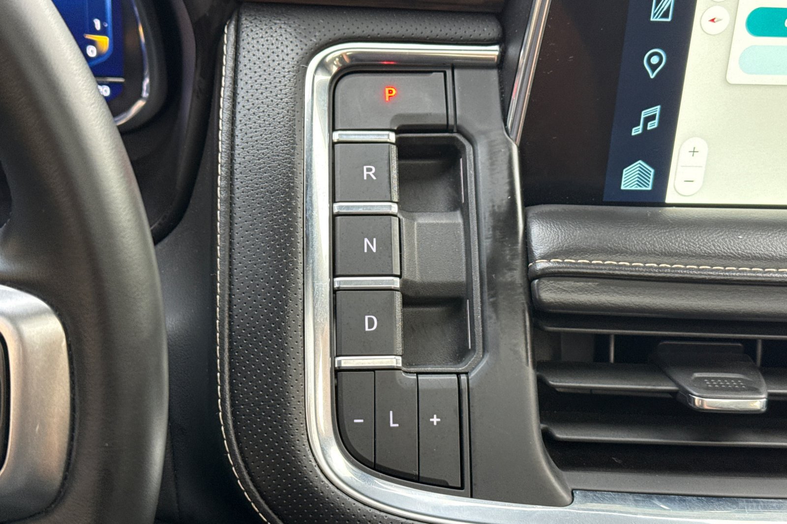 Used 2025 Chevrolet Tahoe Premier AWD/4WD image 28