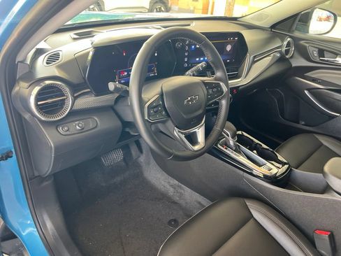 Used 2025 Chevrolet Trax ACTIV w/ Driver Confidence Package FWD image 6
