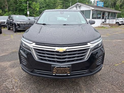 Used 2023 Chevrolet Equinox LS AWD/4WD image 2