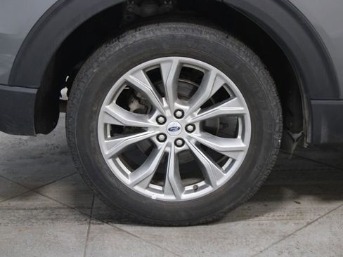 Used 2023 Ford Explorer Limited image 12