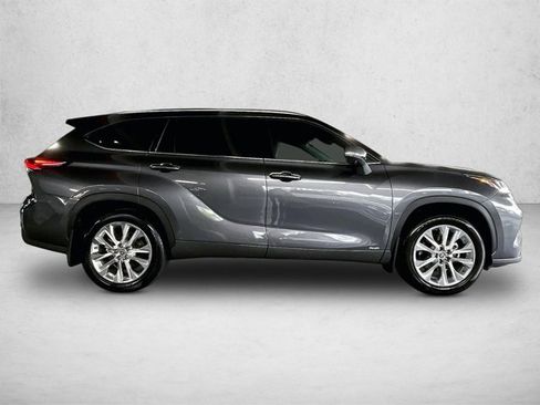 Used 2025 Toyota Highlander Limited AWD/4WD image 5