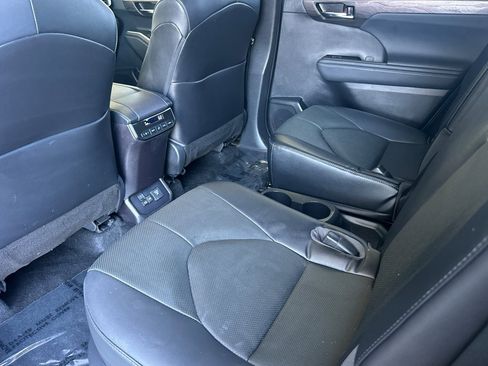 Used 2023 Toyota Highlander Limited AWD/4WD image 11