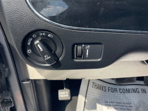 Used 2019 Dodge Grand Caravan SXT FWD image 19