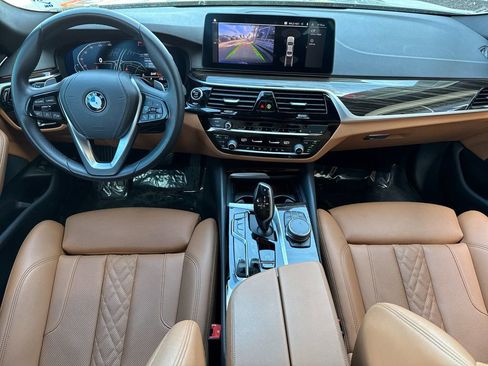 Used 2023 BMW 530i w/ Convenience Package image 12