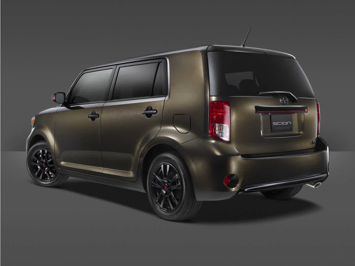 Used 2015 Scion xB FWD image 2
