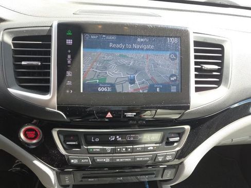 Used 2016 Honda Pilot Touring image 6