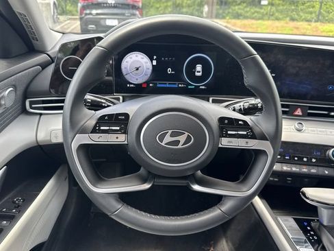 Used 2025 Hyundai Elantra Limited FWD image 23