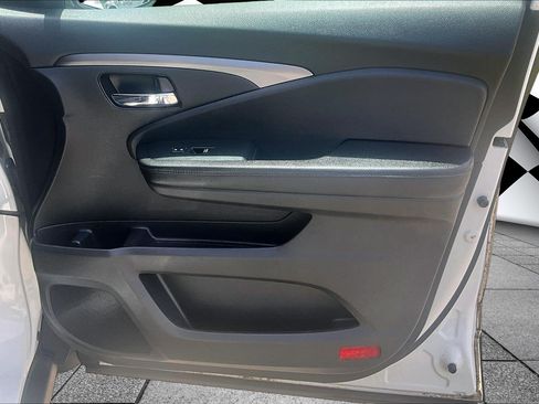 Used 2017 Honda Pilot EX image 19