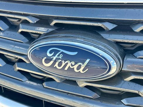 Used 2018 Ford Explorer XLT w/ Equipment Group 202A AWD/4WD image 11