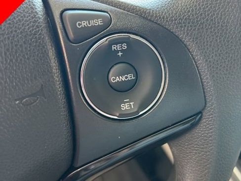 Used 2021 Honda HR-V LX image 7