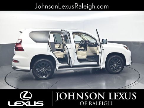 Used 2022 Lexus GX 460 Premium w/ Accessory Package AWD/4WD image 33