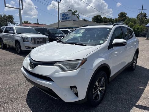 Used 2017 Toyota RAV4 XLE FWD image 3