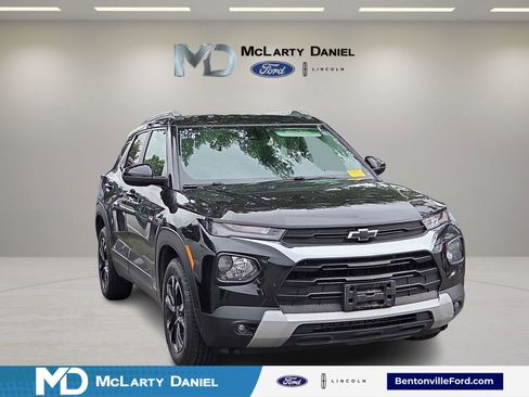 Used 2023 Chevrolet TrailBlazer LT w/ Convenience Package FWD image 1