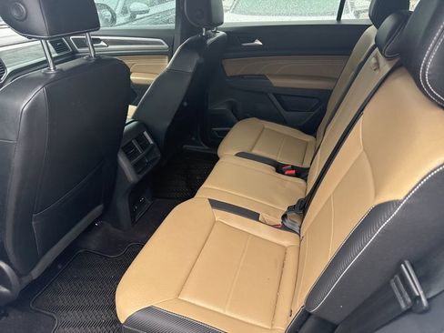 Used 2021 Volkswagen Atlas Cross Sport SE image 14