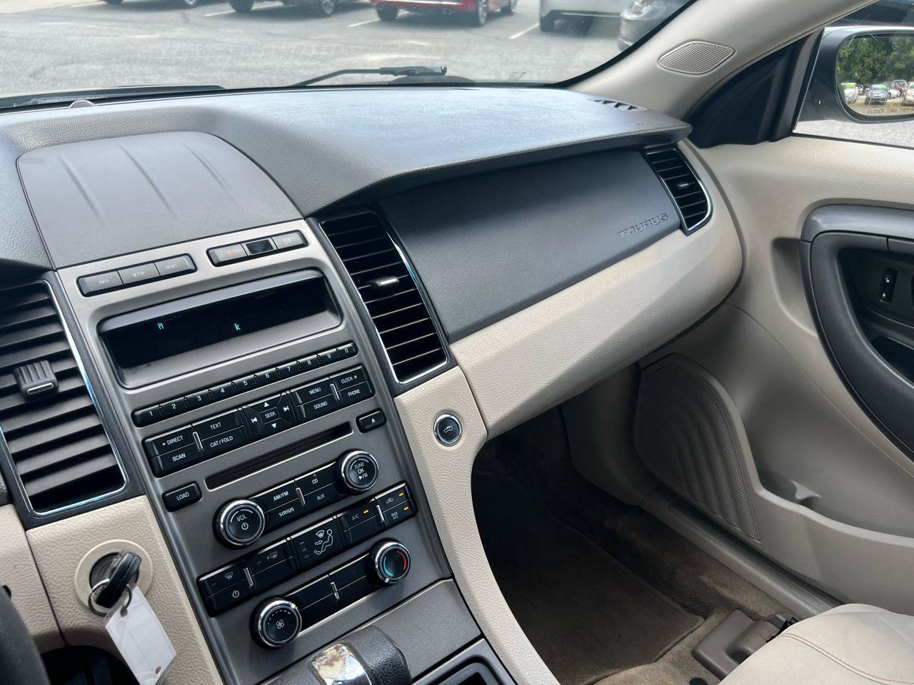 Used 2011 Ford Taurus SE FWD image 16