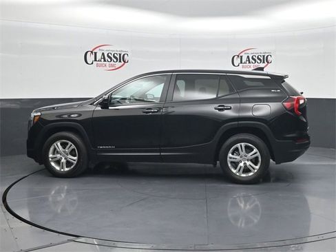 Used 2024 GMC Terrain SLE image 2