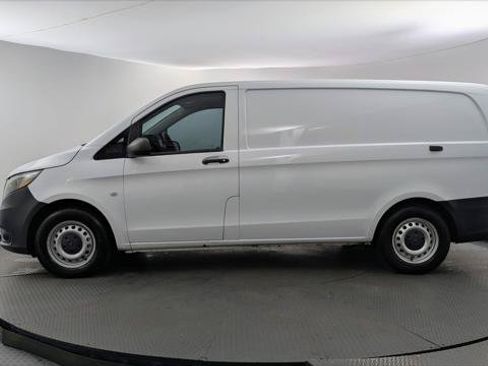 Used 2022 Mercedes-Benz Metris image 3