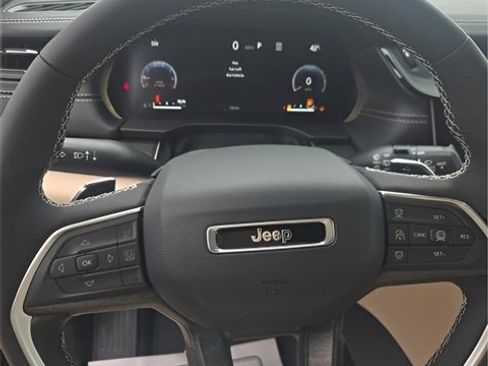 New 2026 Jeep Grand Cherokee Limited image 10